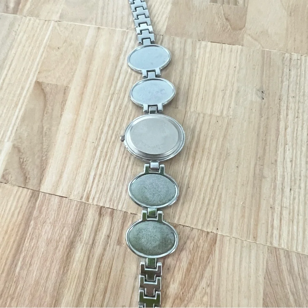 Geneva ladies oval silver tone purple bracelet fashion watch NEW BATTERY